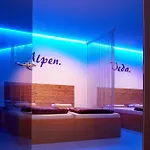 Alpenhaus فندق 4*