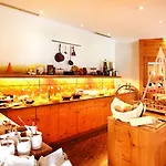 فندق Alpenhaus كابرون