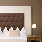 Alpenhaus فندق كابرون
