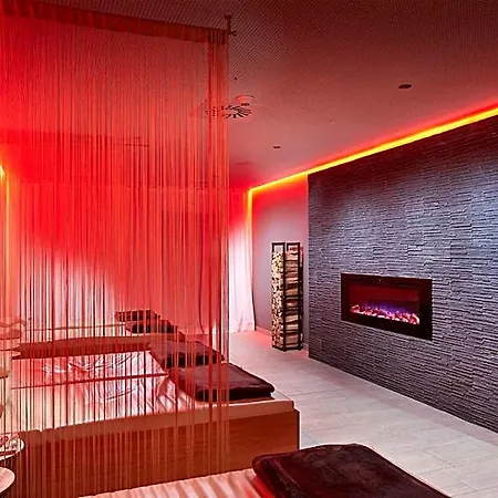 Hotel Alpenhaus 4*