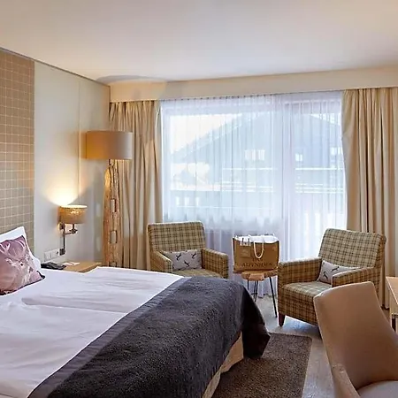 Hotel Alpenhaus 4*